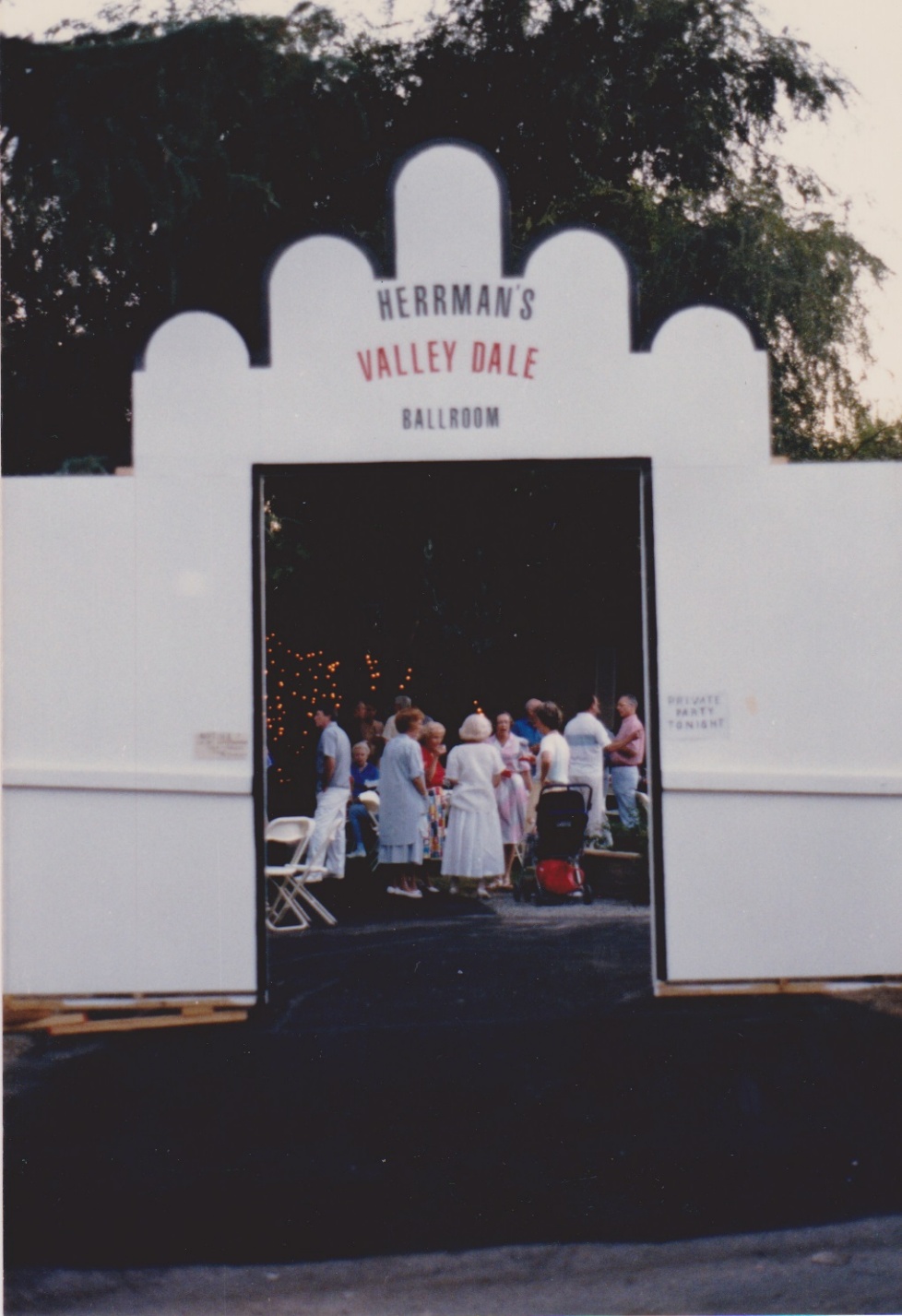 Herrman's Valley Dale Ballroom entryway